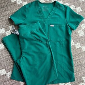 FIGS Hunter Green Scrub Set XSP